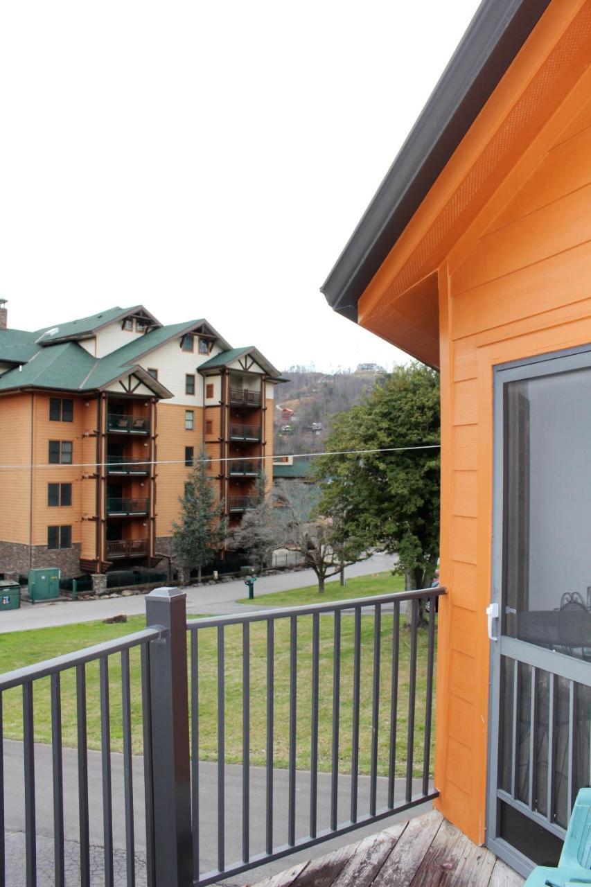 Spacious Downtown Condo Walking Distance To Downtown Gatlinburg Sleeps 6 Guests Buitenkant foto