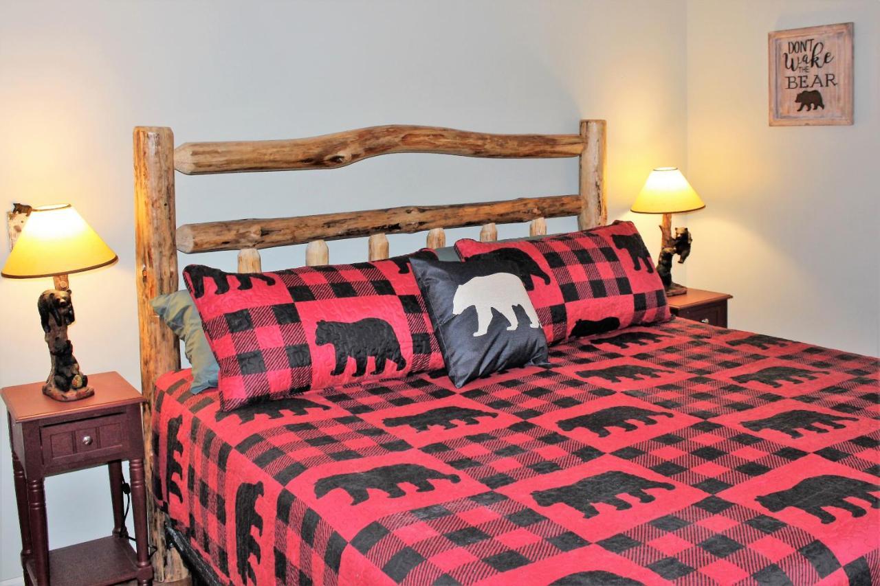 Spacious Downtown Condo Walking Distance To Downtown Gatlinburg Sleeps 6 Guests Buitenkant foto