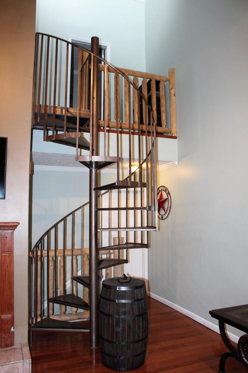 Spacious Downtown Condo Walking Distance To Downtown Gatlinburg Sleeps 6 Guests Buitenkant foto