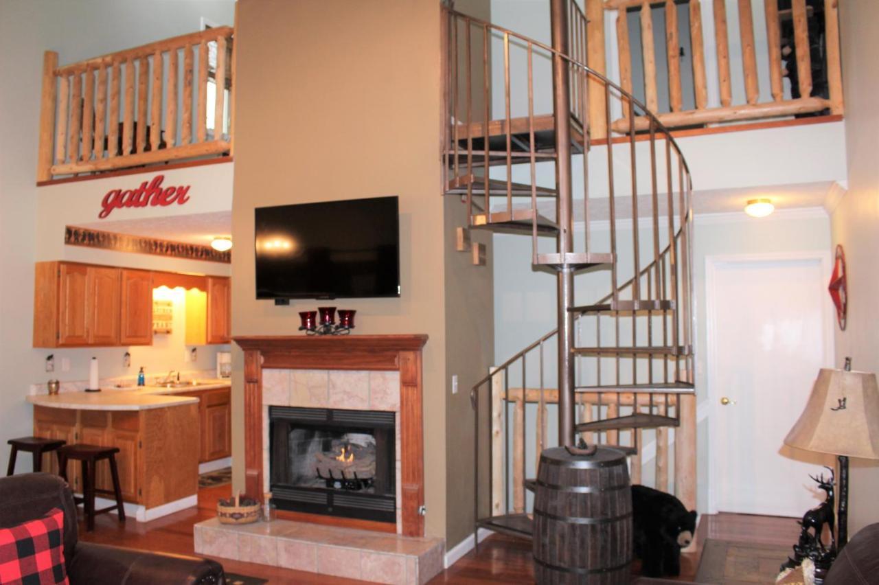 Spacious Downtown Condo Walking Distance To Downtown Gatlinburg Sleeps 6 Guests Buitenkant foto