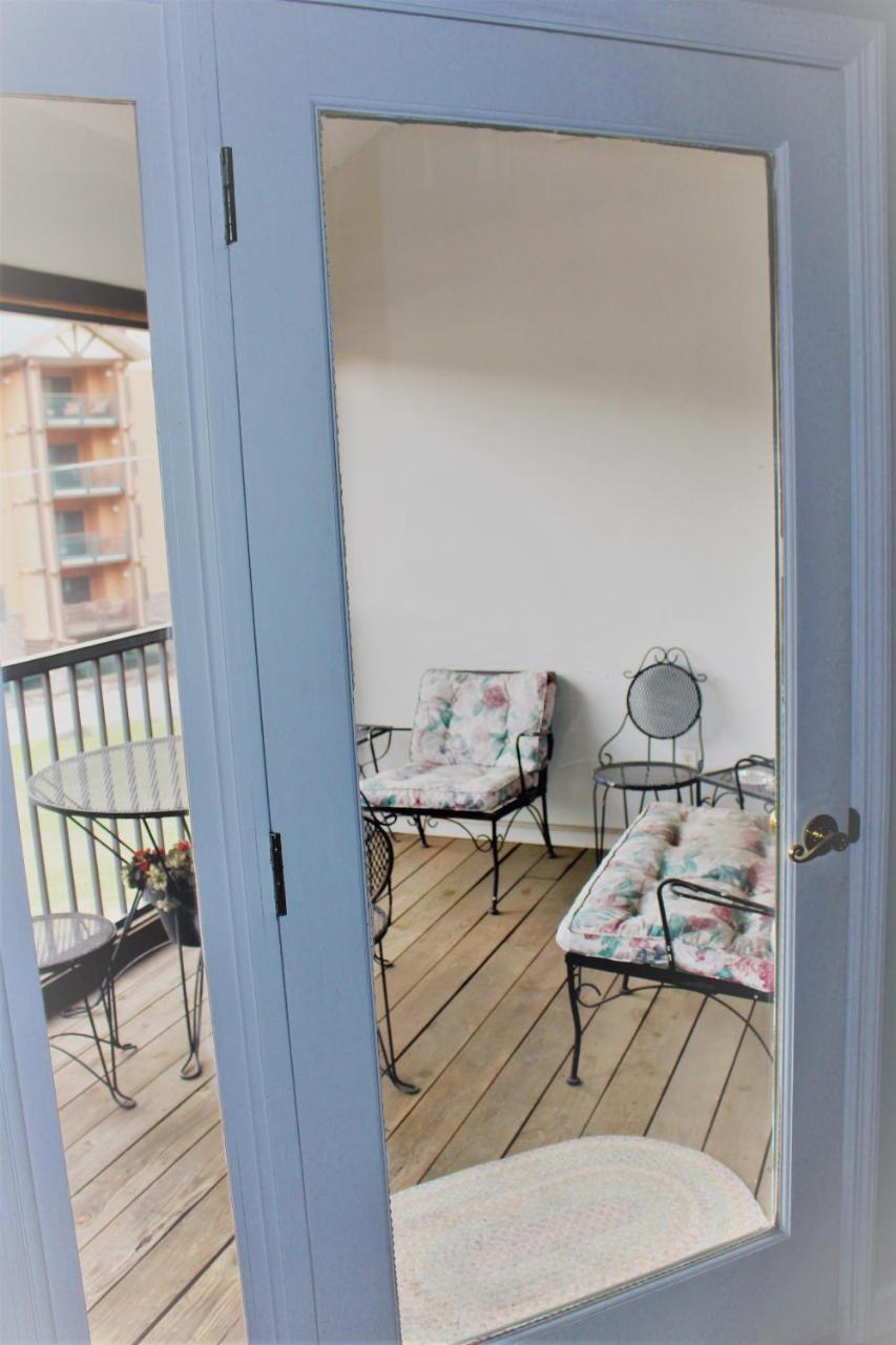 Spacious Downtown Condo Walking Distance To Downtown Gatlinburg Sleeps 6 Guests Buitenkant foto