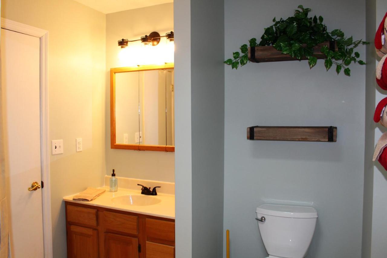 Spacious Downtown Condo Walking Distance To Downtown Gatlinburg Sleeps 6 Guests Buitenkant foto
