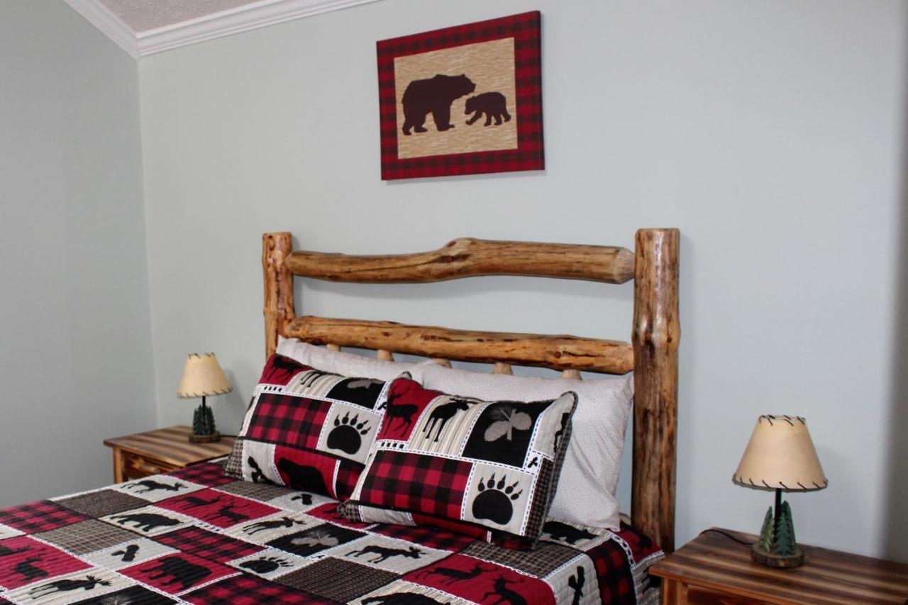 Spacious Downtown Condo Walking Distance To Downtown Gatlinburg Sleeps 6 Guests Buitenkant foto