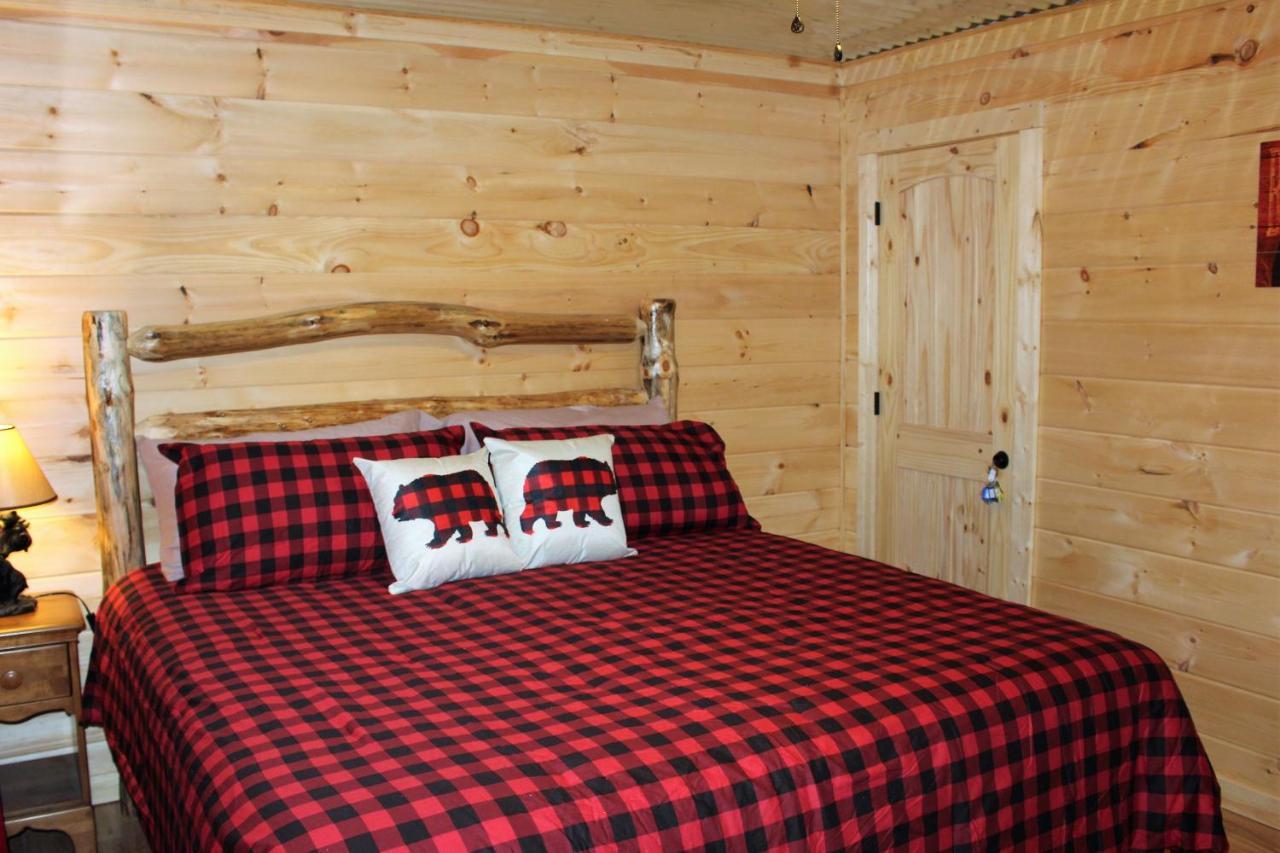 Spacious Downtown Condo Walking Distance To Downtown Gatlinburg Sleeps 6 Guests Buitenkant foto