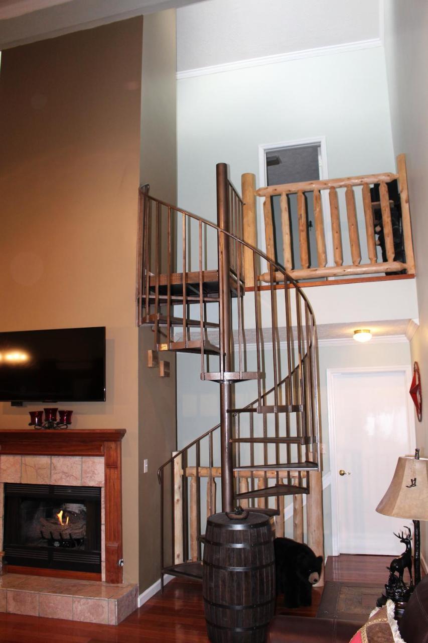 Spacious Downtown Condo Walking Distance To Downtown Gatlinburg Sleeps 6 Guests Buitenkant foto