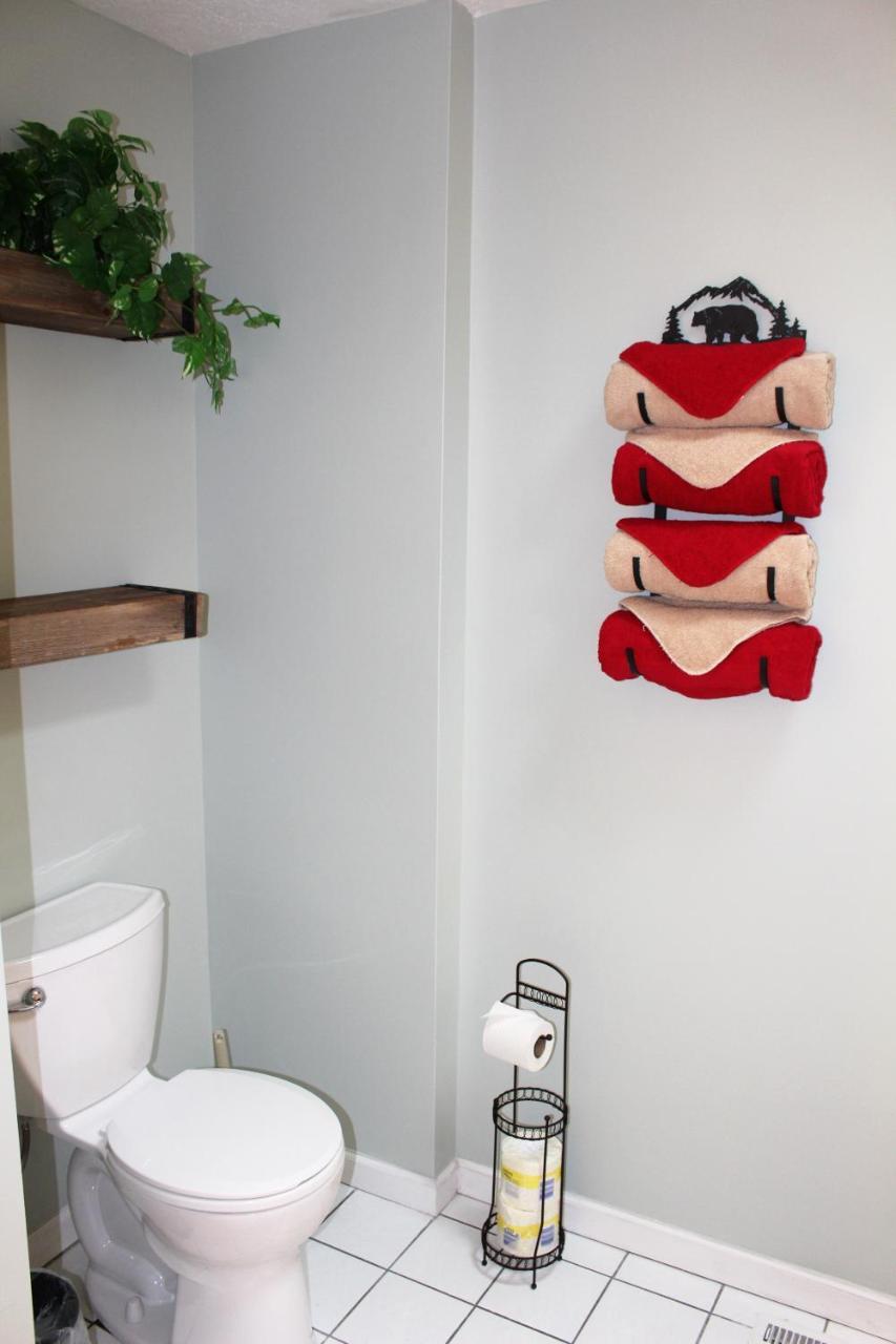 Spacious Downtown Condo Walking Distance To Downtown Gatlinburg Sleeps 6 Guests Buitenkant foto