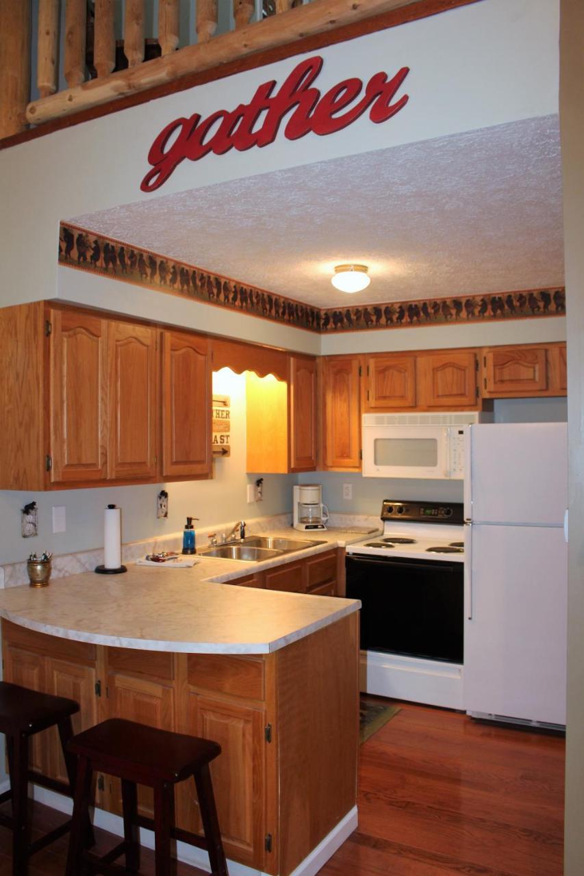 Spacious Downtown Condo Walking Distance To Downtown Gatlinburg Sleeps 6 Guests Buitenkant foto