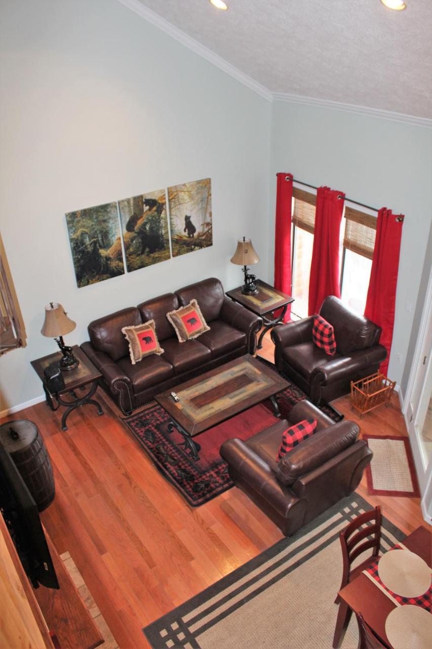 Spacious Downtown Condo Walking Distance To Downtown Gatlinburg Sleeps 6 Guests Buitenkant foto