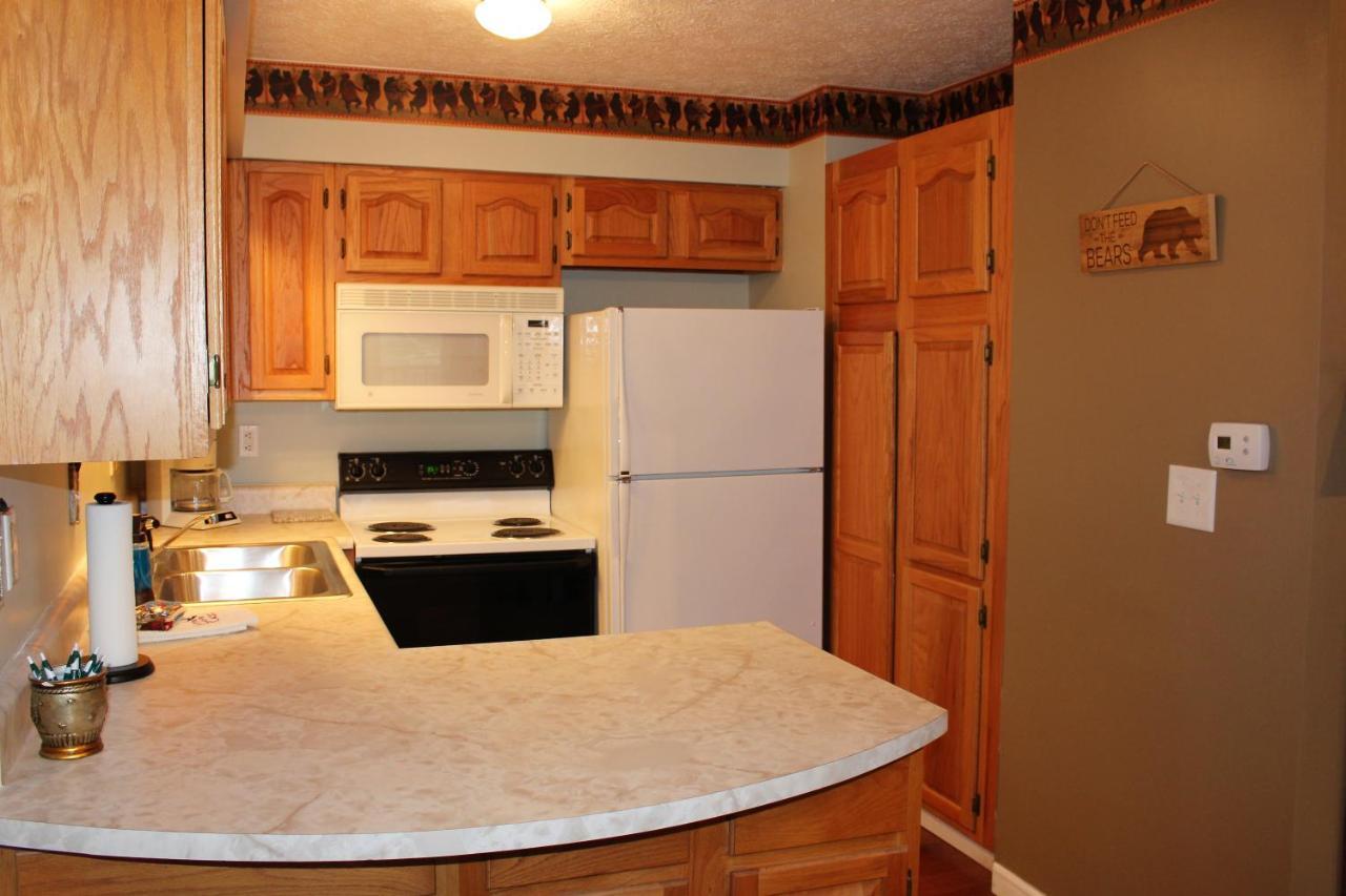 Spacious Downtown Condo Walking Distance To Downtown Gatlinburg Sleeps 6 Guests Buitenkant foto