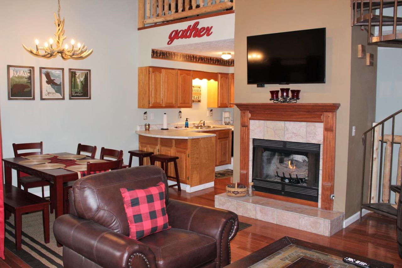 Spacious Downtown Condo Walking Distance To Downtown Gatlinburg Sleeps 6 Guests Buitenkant foto