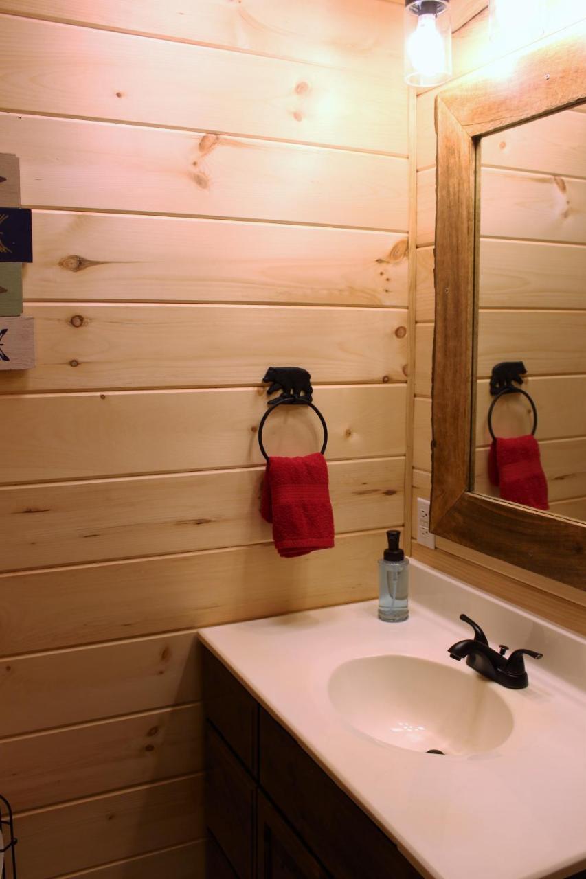 Spacious Downtown Condo Walking Distance To Downtown Gatlinburg Sleeps 6 Guests Buitenkant foto